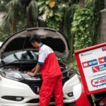 Car battery and oil change service (Foto: Astra Astra Otoparts)